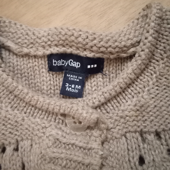 Gently Used 3-6m Baby Gap Cream Colored Knitted Sweater - Picture 4 of 6